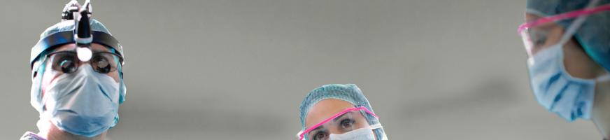 Chirurgien·nes en train d'opérer