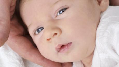 Maternité Source de vie bébé et papa